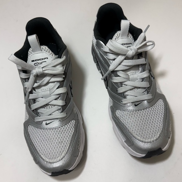 Nike Women's Zoom Air Fire Sneakers - Metallic Silver and White - Size 8 - Picture 3 of 16